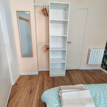 Chambre Arvor Avec Salle De Bains Privative Dans Une Avec Salon Et Cuisine Partages Couette-café