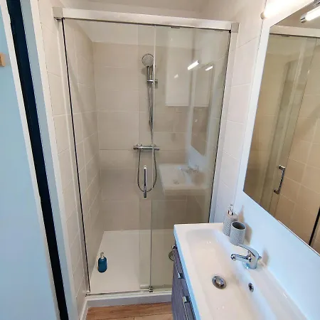 Couette-café Chambre Arvor Avec Salle De Bains Privative Dans Une Avec Salon Et Cuisine Partages