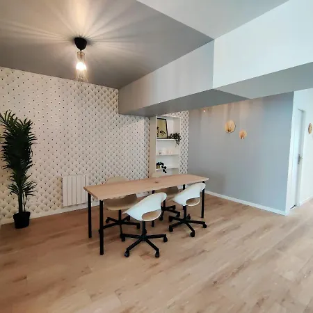 Couette-café Chambre Arvor Avec Salle De Bains Privative Dans Une Avec Salon Et Cuisine Partages