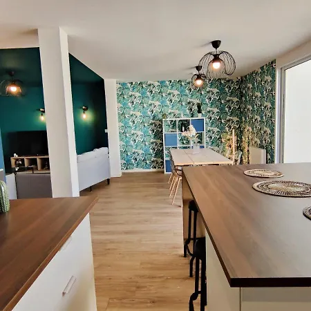 Chambre Arvor Avec Salle De Bains Privative Dans Une Avec Salon Et Cuisine Partages Couette-café *